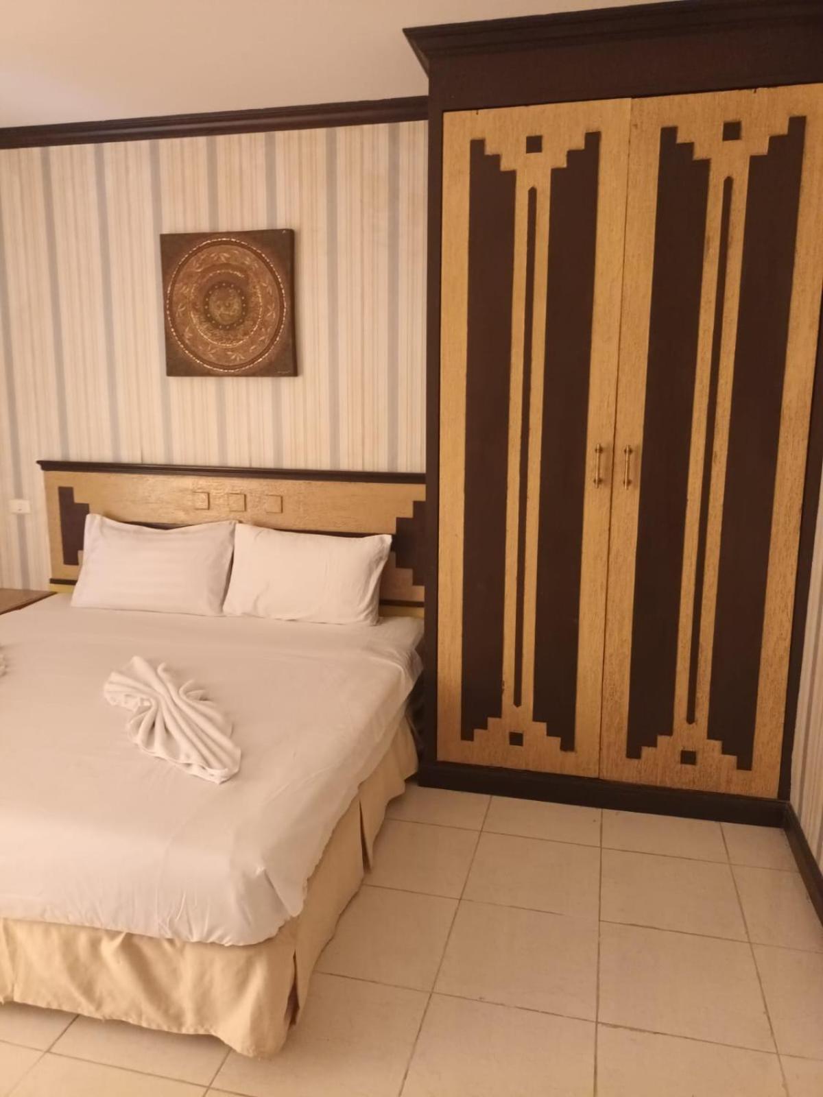 Zephyr House Aparthotel
