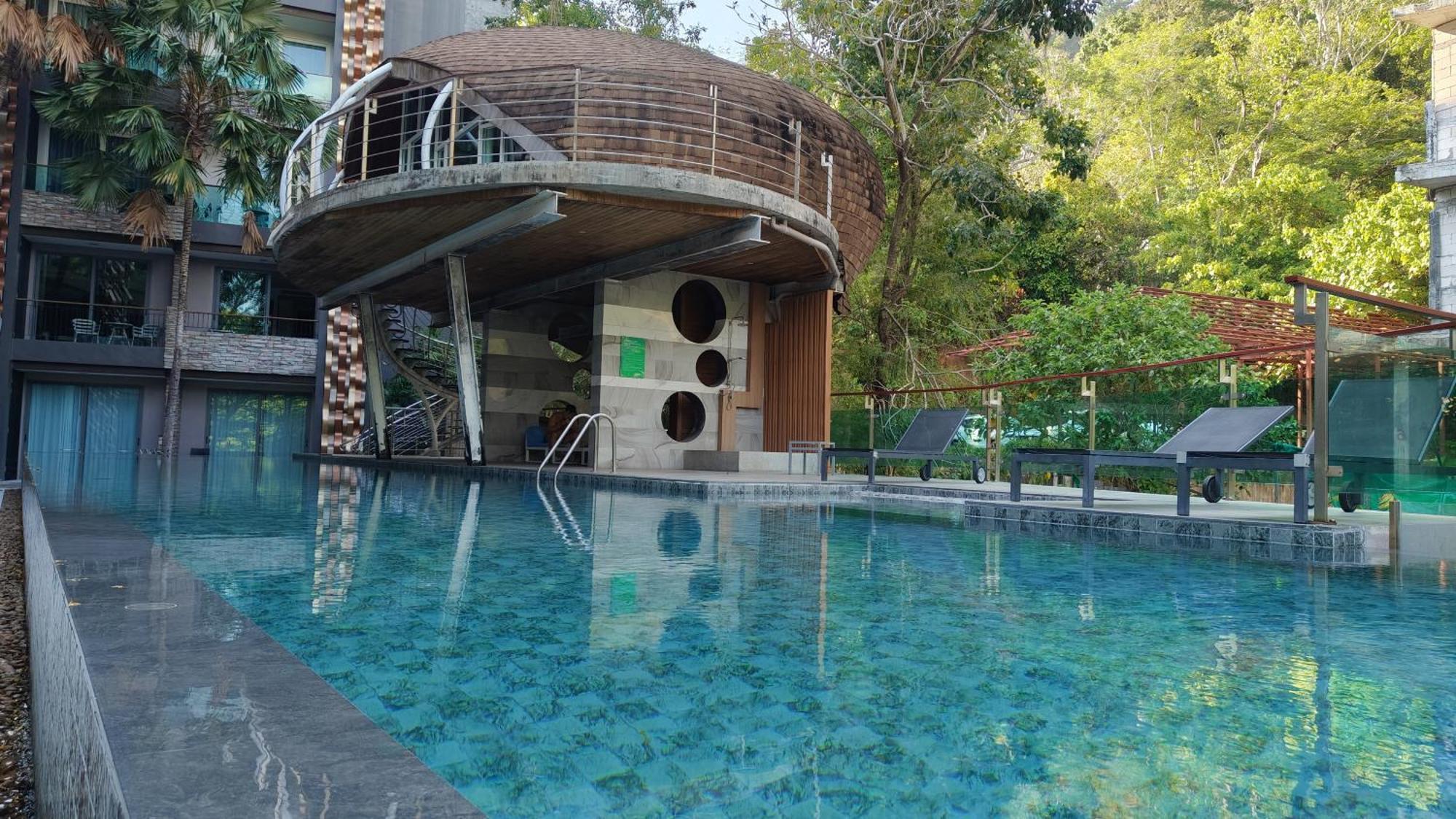 Emerald Terrace 2 Bedrooms Panoramic Ocean View Floor Apartment Patong