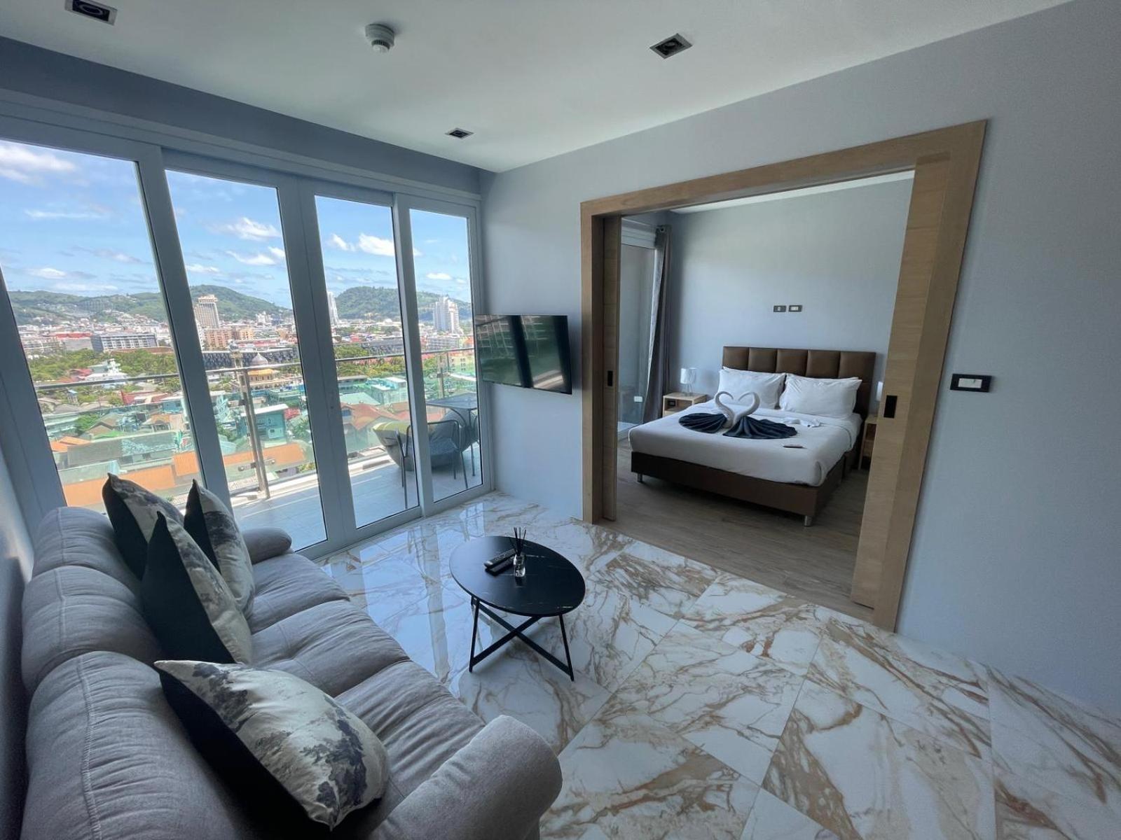 Emerald Terrace 2 Bedrooms Panoramic Ocean View Floor * Patong