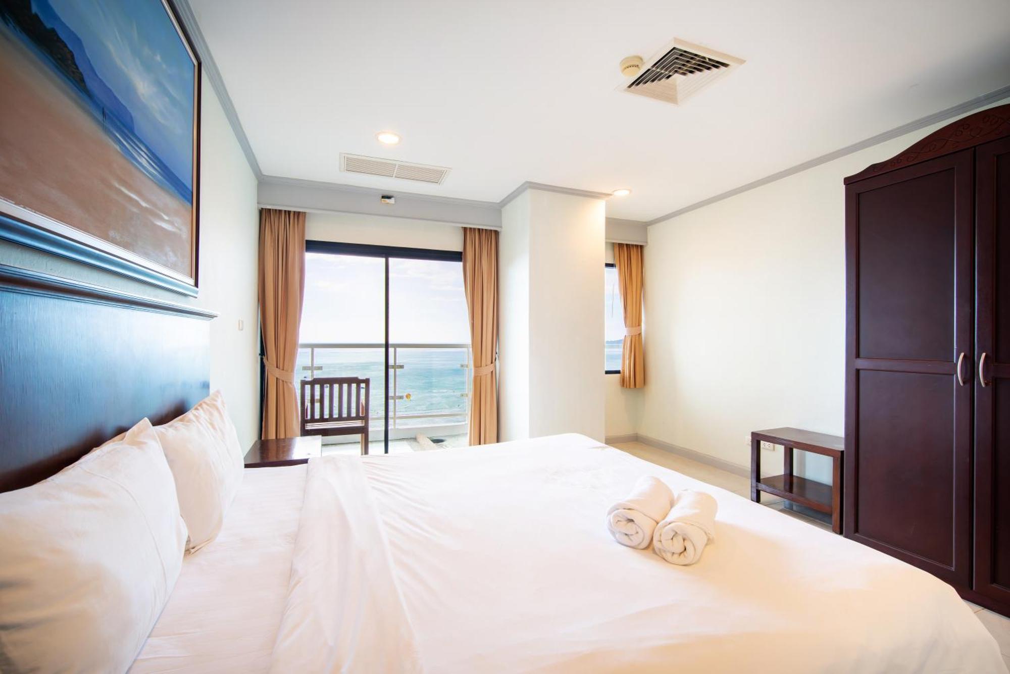 Apartment Tower Superior Seaview 3br 2402