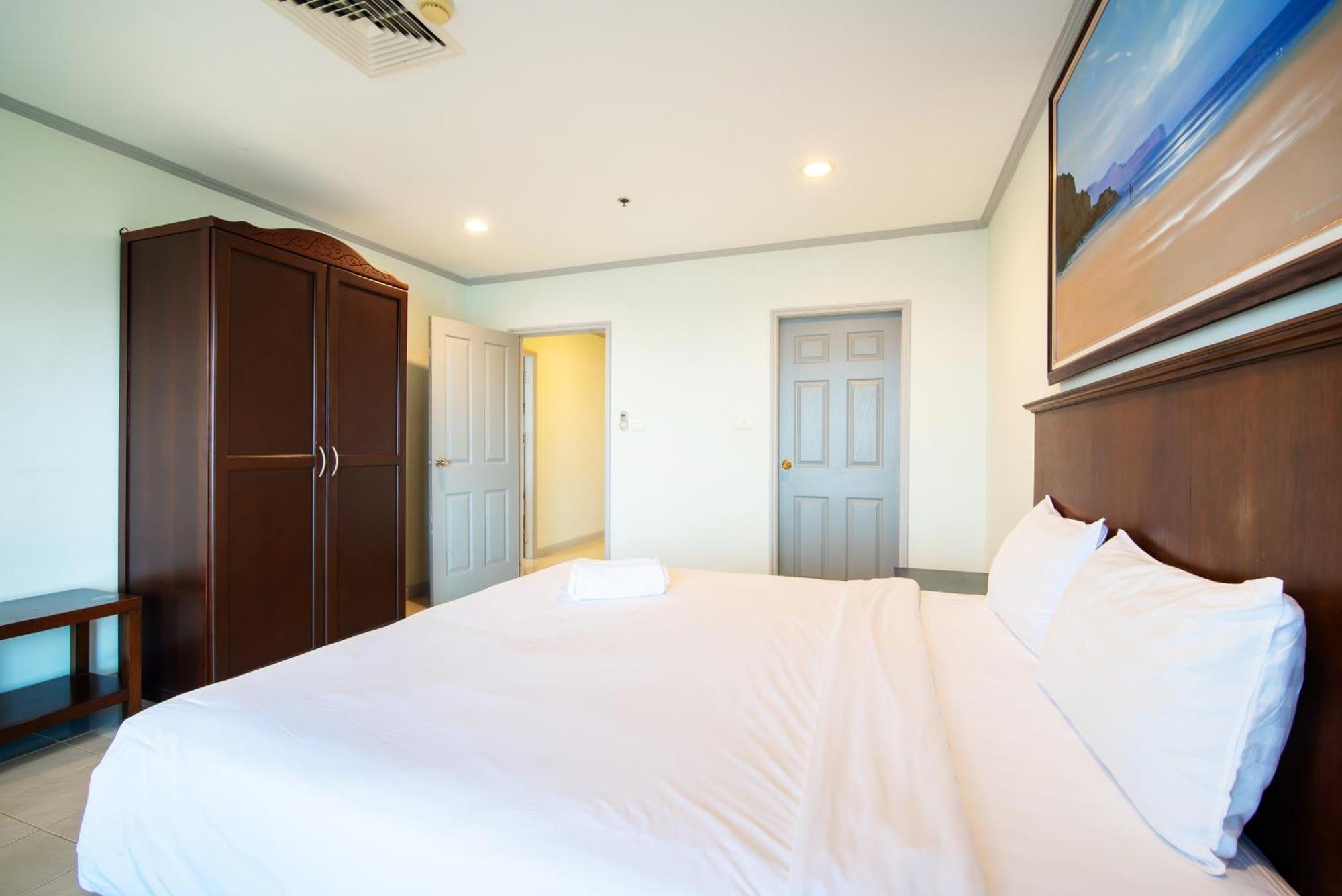 Tower Superior Seaview 3br 2402 *