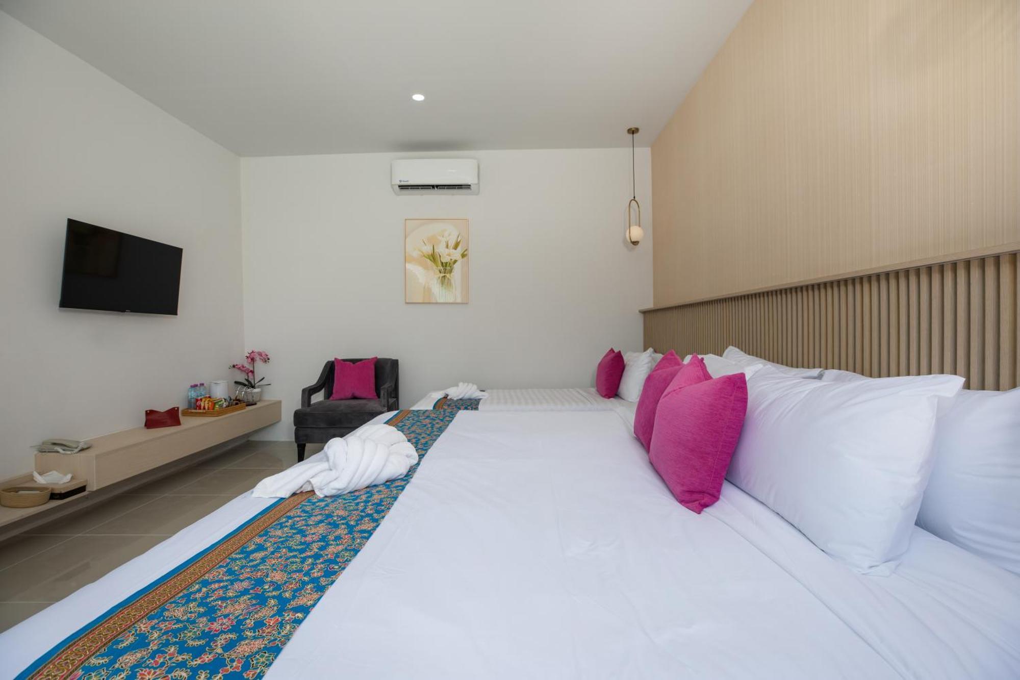 Hotel Andaman Sea Pool Access And Phuket