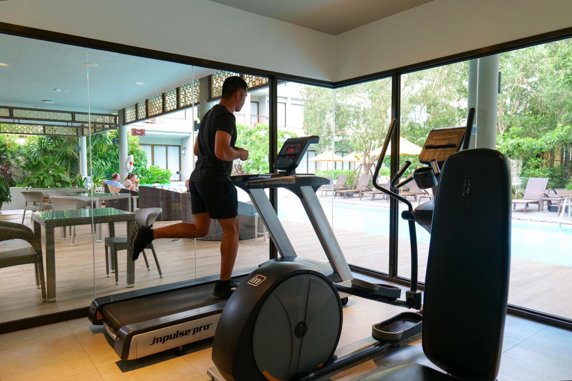 Proud Phuket, Naiyang Hotel 4*