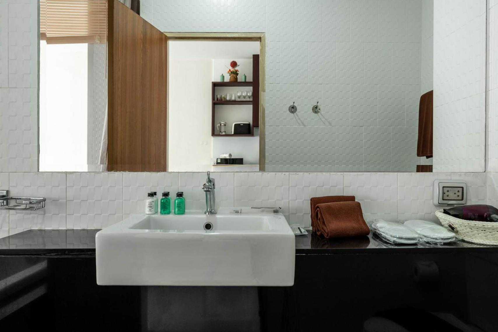 Chic By Redfox Hospitality *