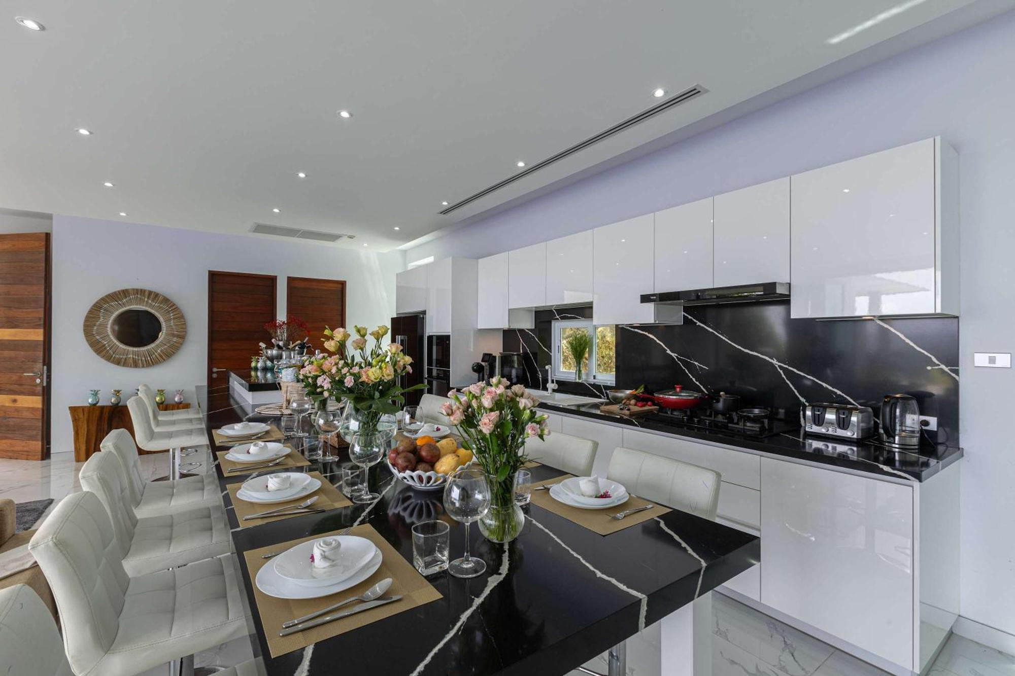 Seaview Three Bedroom In Bangtao Area