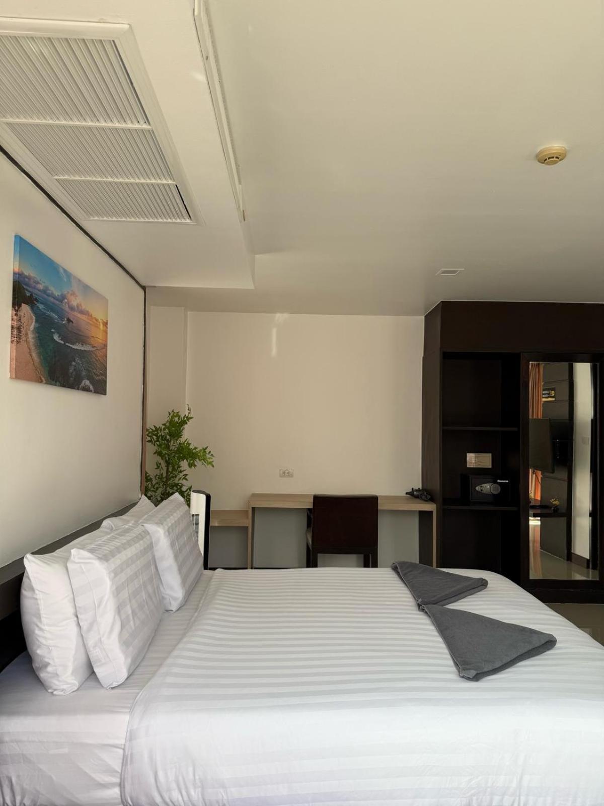 The Kris Aparthotel *