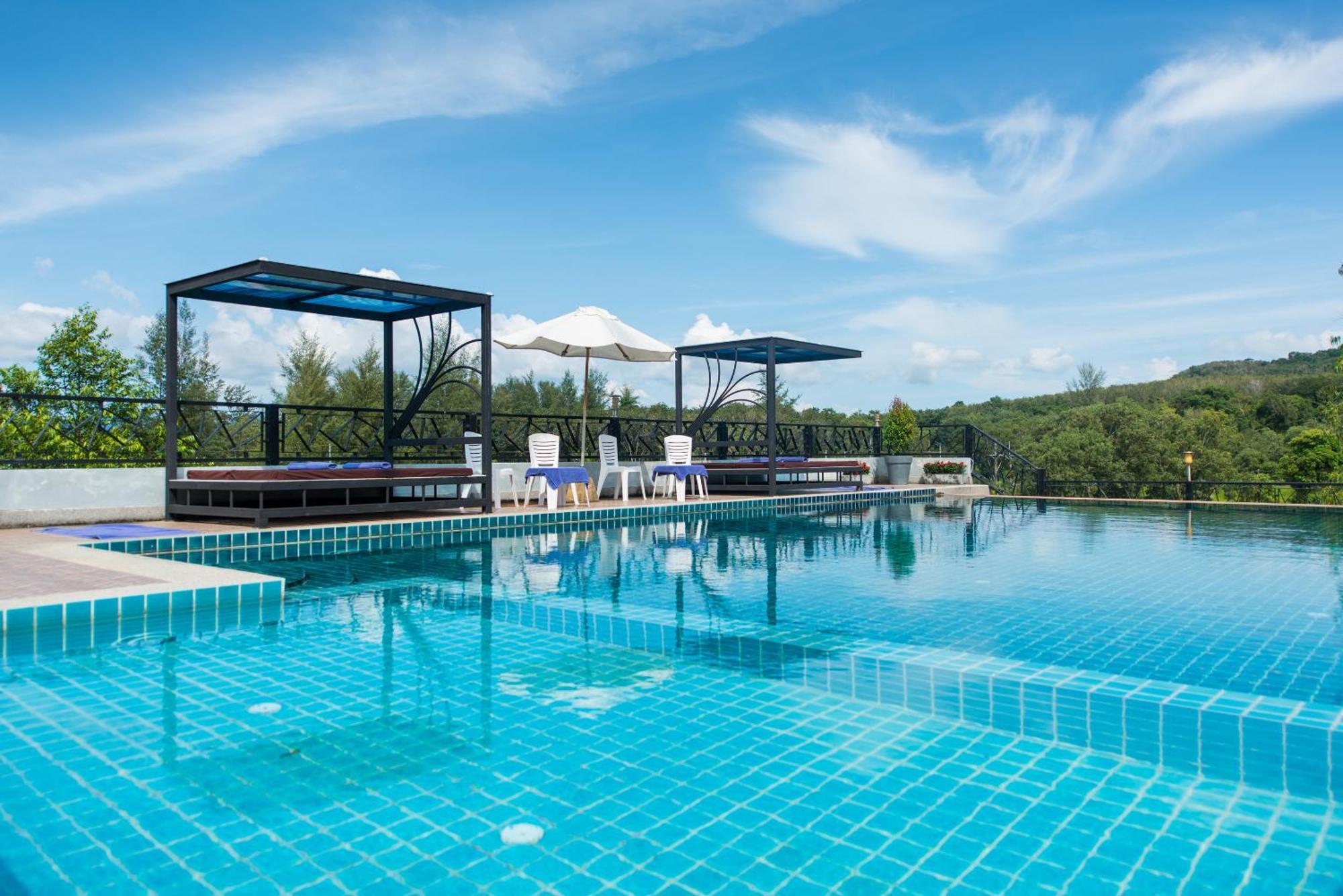 Hotel Golden Manora Bangtao 3*
