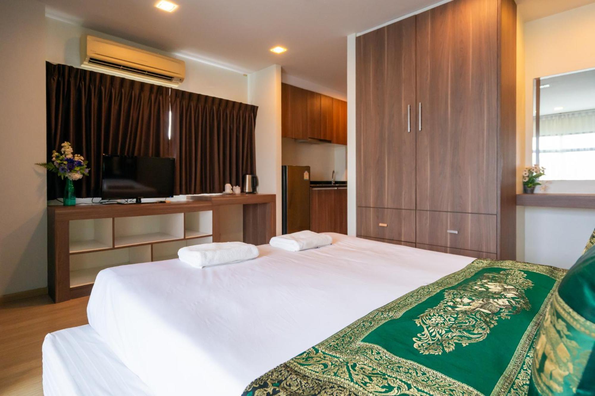 Golden Manora Bangtao Hotel