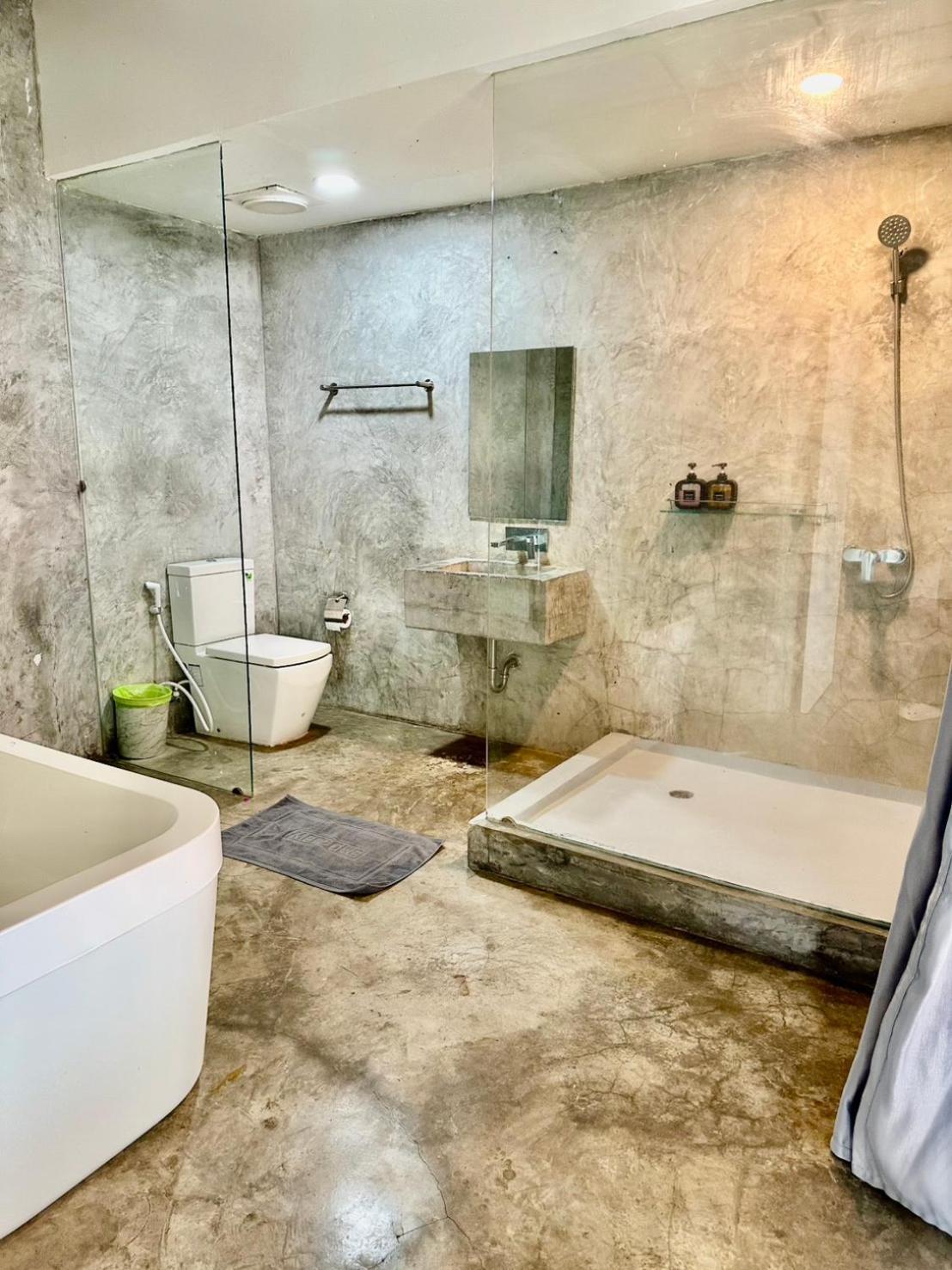 Ella Lamoon Hotel