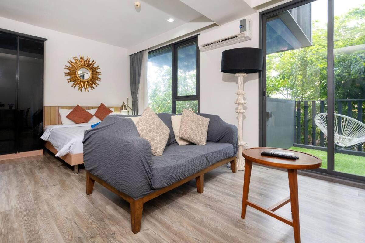 City-center Pool Cozy