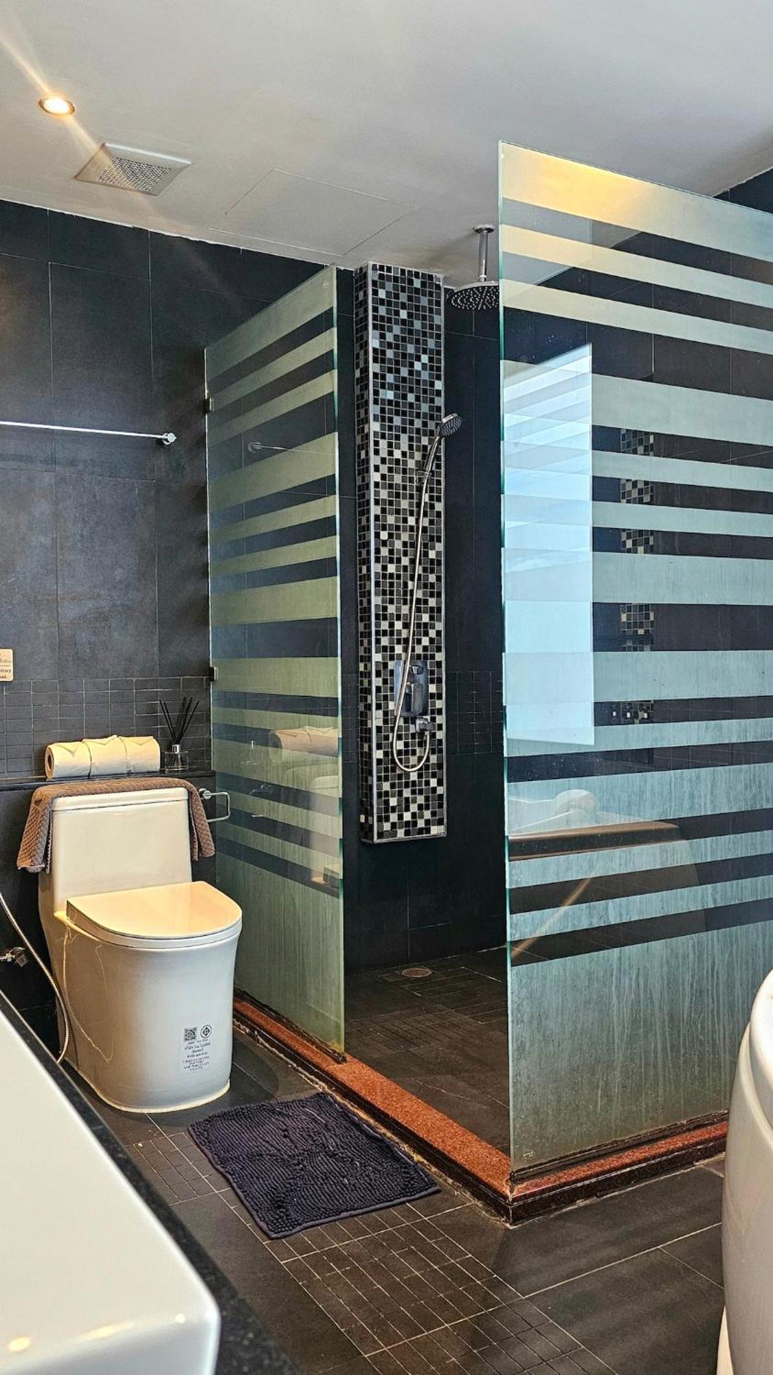 Absolute Bangla 2 Apartment Patong