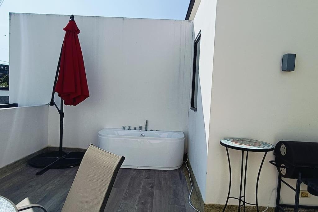 Ferienhaus Bangtao 600m Laguna 3bdr 3,5bath With Jacuzzi And Bbq Up To 8 Guests 5 Nights Free Taxi *