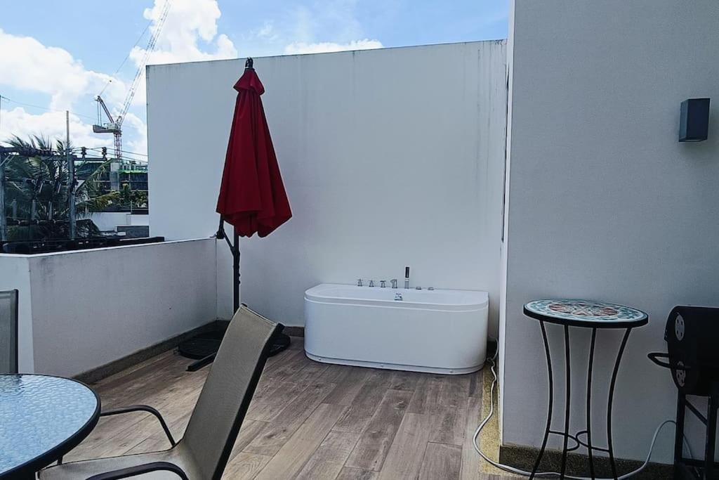 Bangtao 600m Laguna 3bdr 3,5bath With Jacuzzi And Bbq Up To 8 Guests 5 Nights Free Taxi Ferienhaus