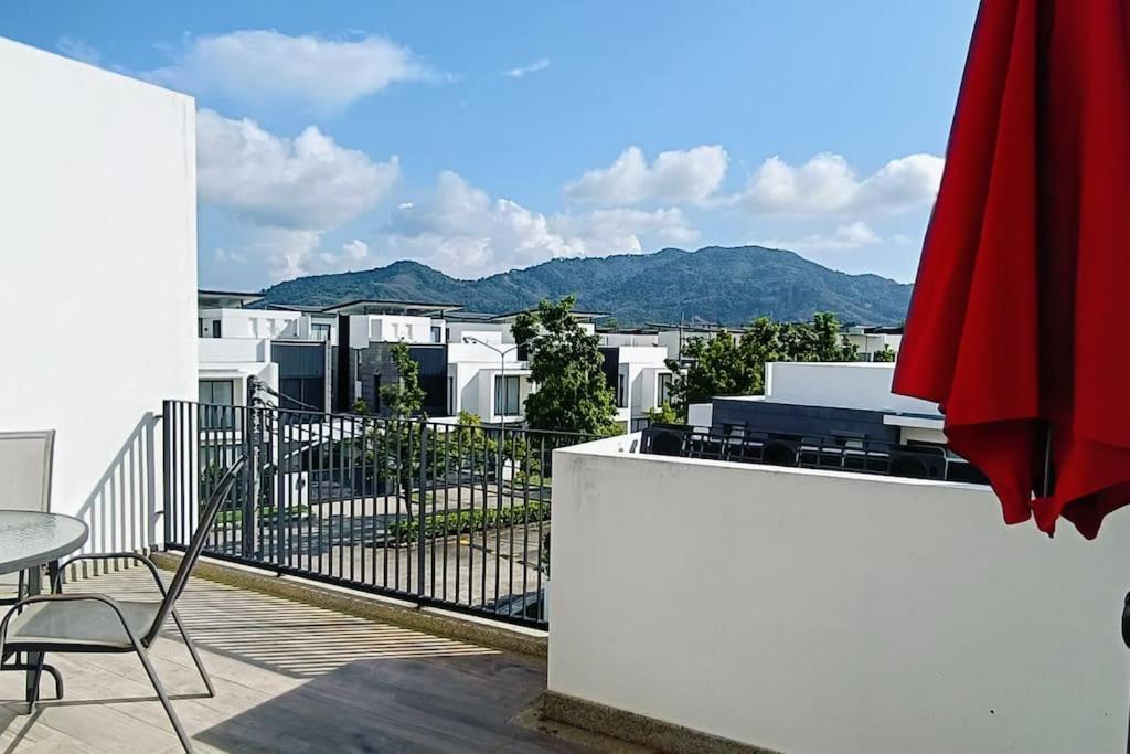 Ferienhaus Bangtao 600m Laguna 3bdr 3,5bath With Jacuzzi And Bbq Up To 8 Guests 5 Nights Free Taxi
