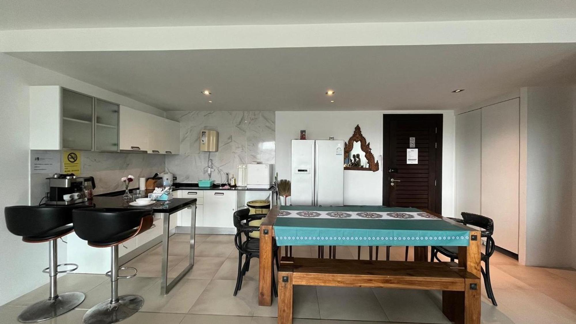 The Oh So Sexy Triple Penthouse-Rare 3-5Br 188M2 Holiday home Patong