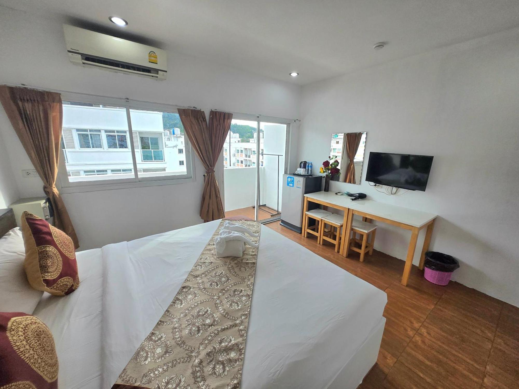 Happy 99 3* Patong