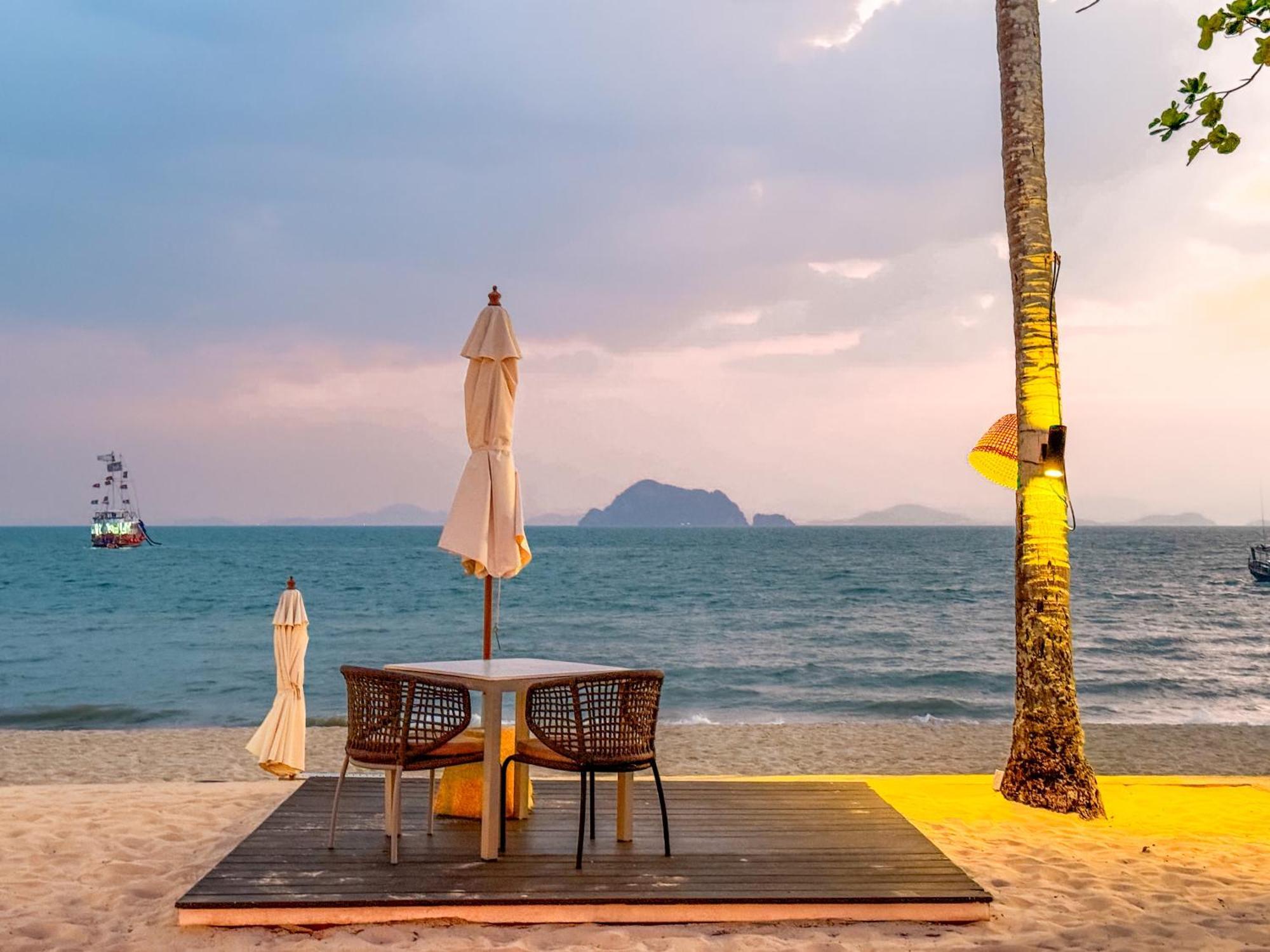 Villa Moonlit Bay Seaview & *