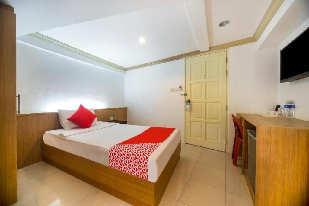 Oyo 232 Hometel Hotel