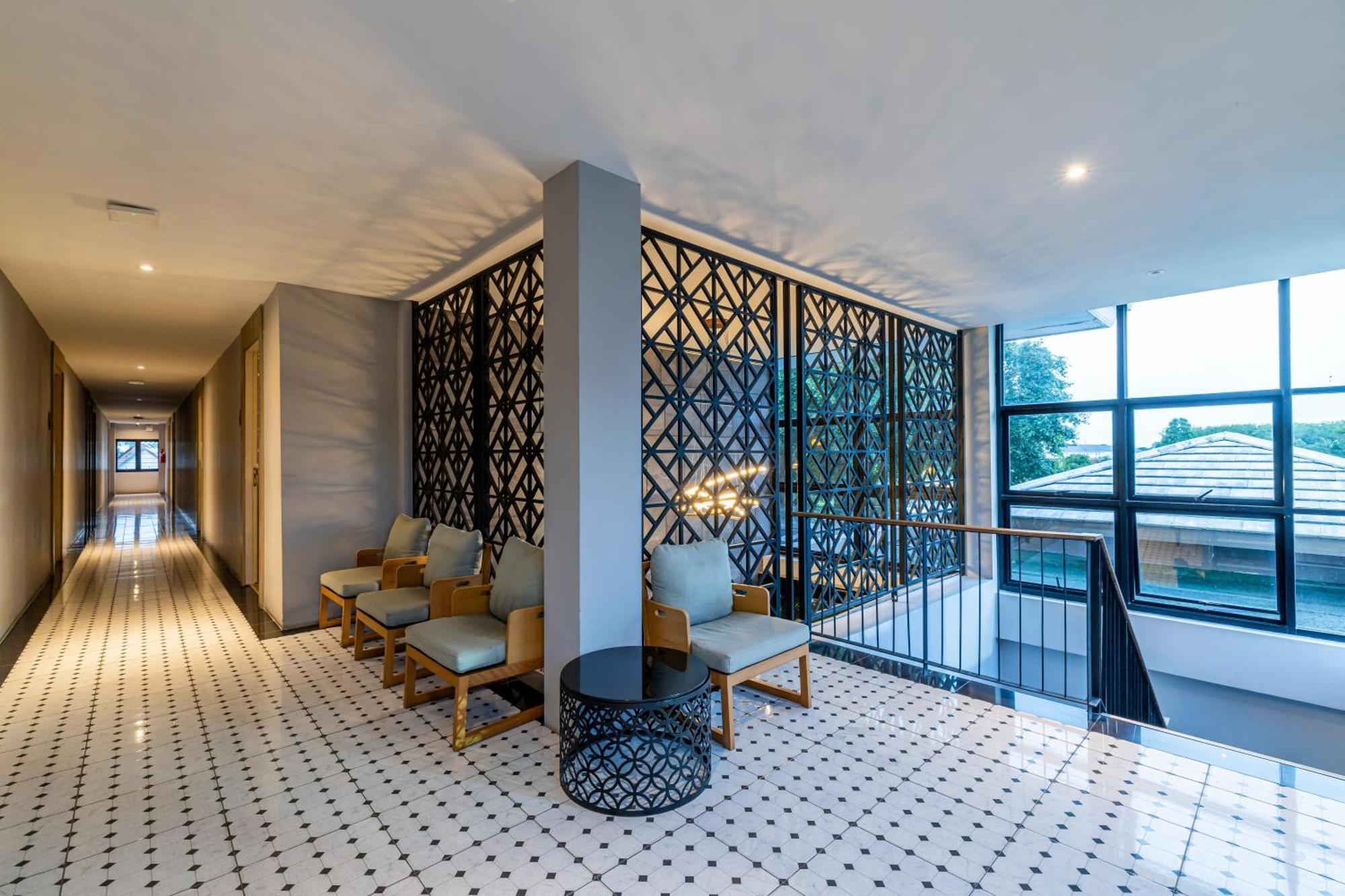 Hotel Antiya Phuket