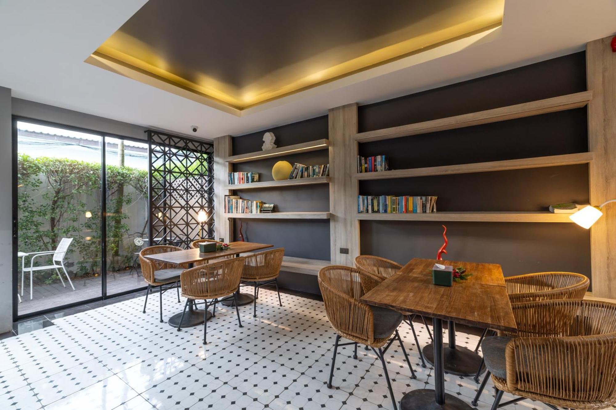 Hotel Antiya Phuket