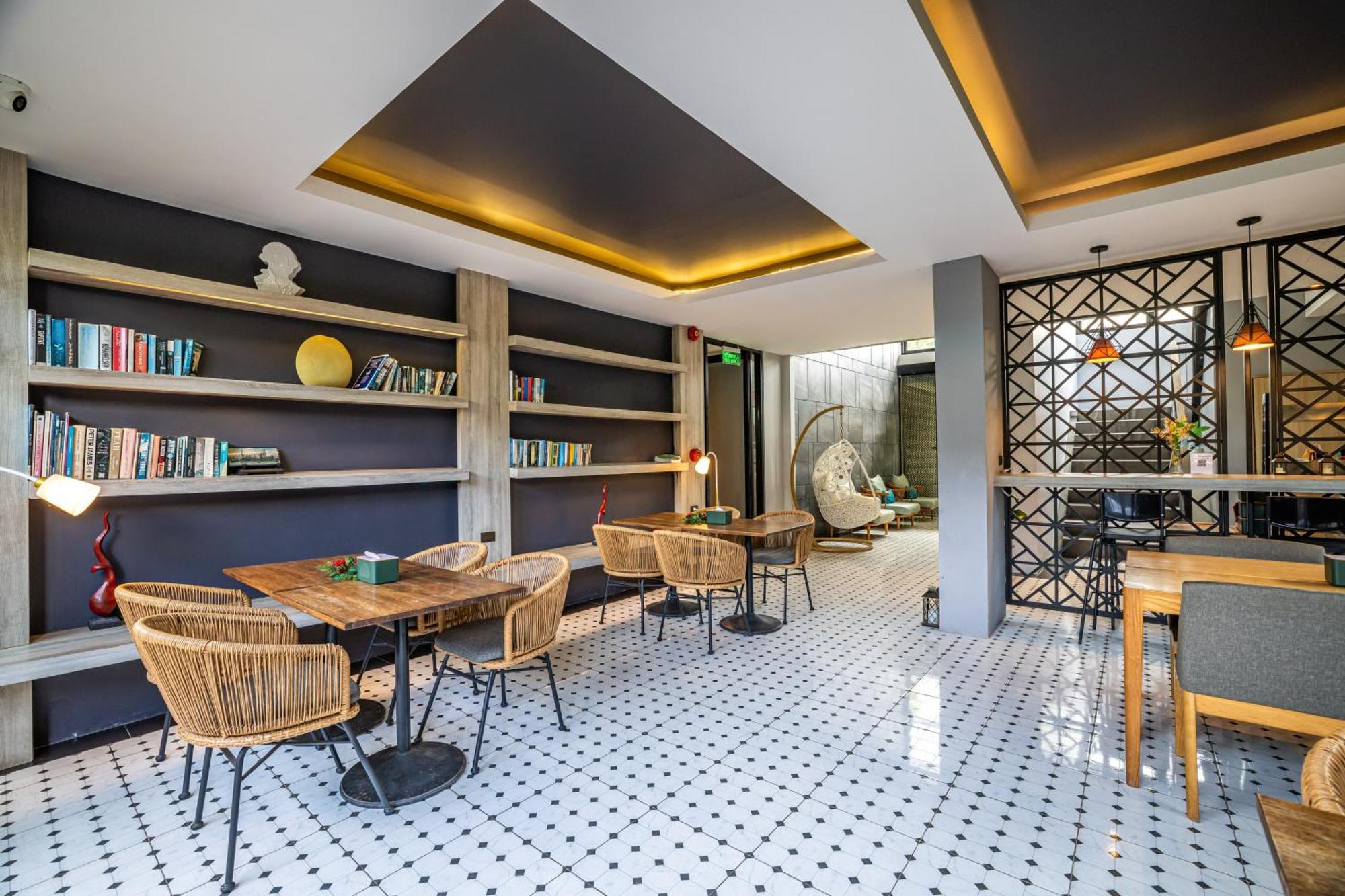 Hotel Antiya Phuket