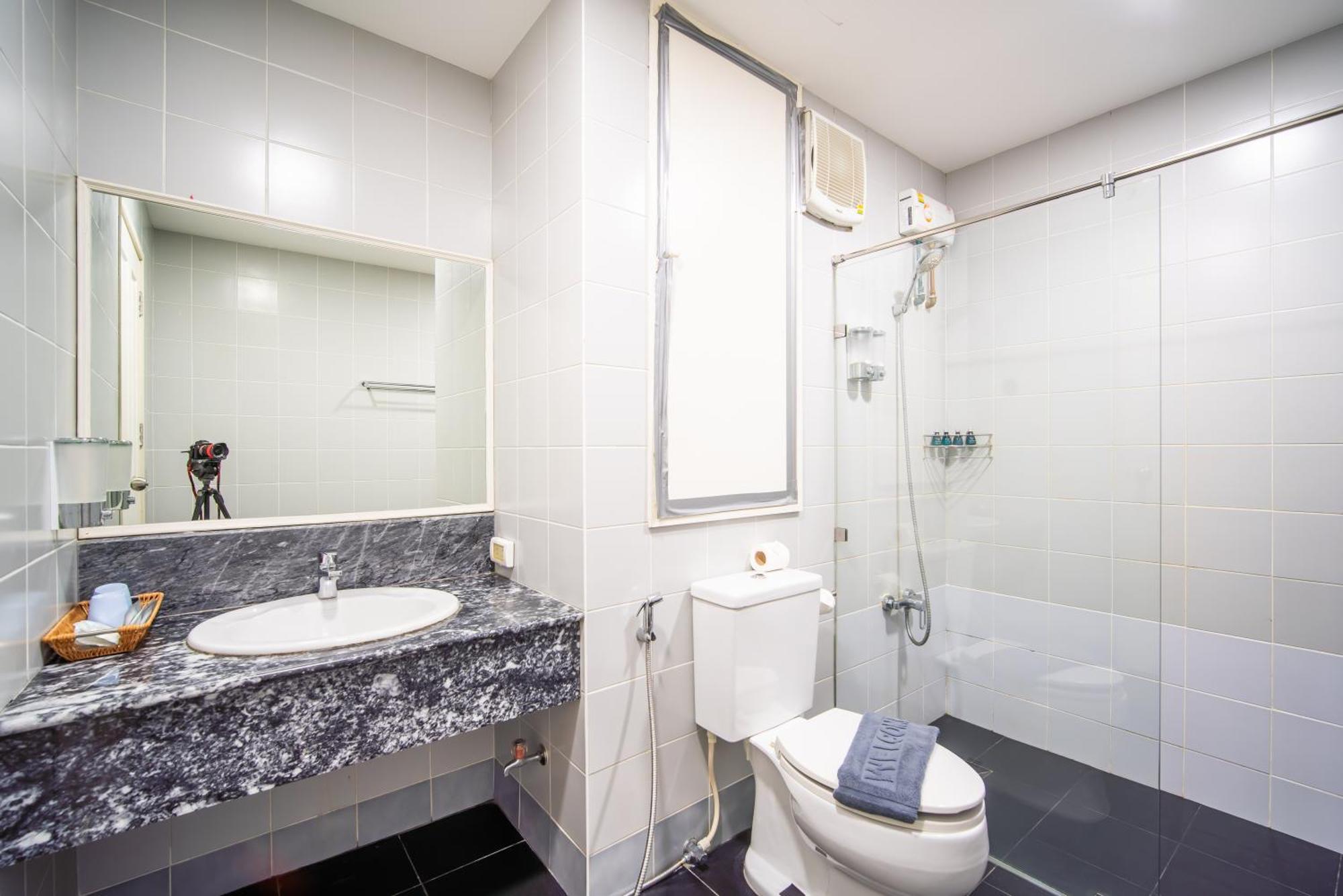Tower Superior Seaview 4br210 Apartment