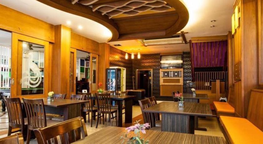 Triple Rund Place Hotel 2*
