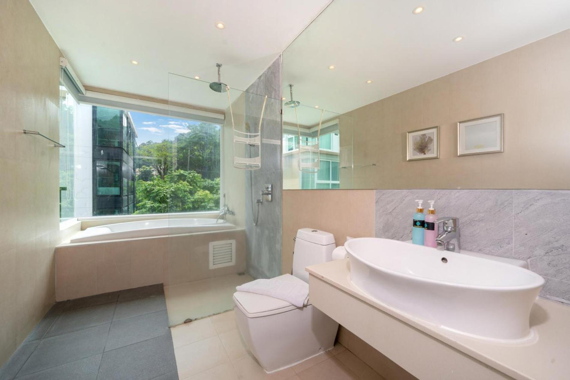 Private Sea View With Jacuzzi At Baycliff Apartment Patong