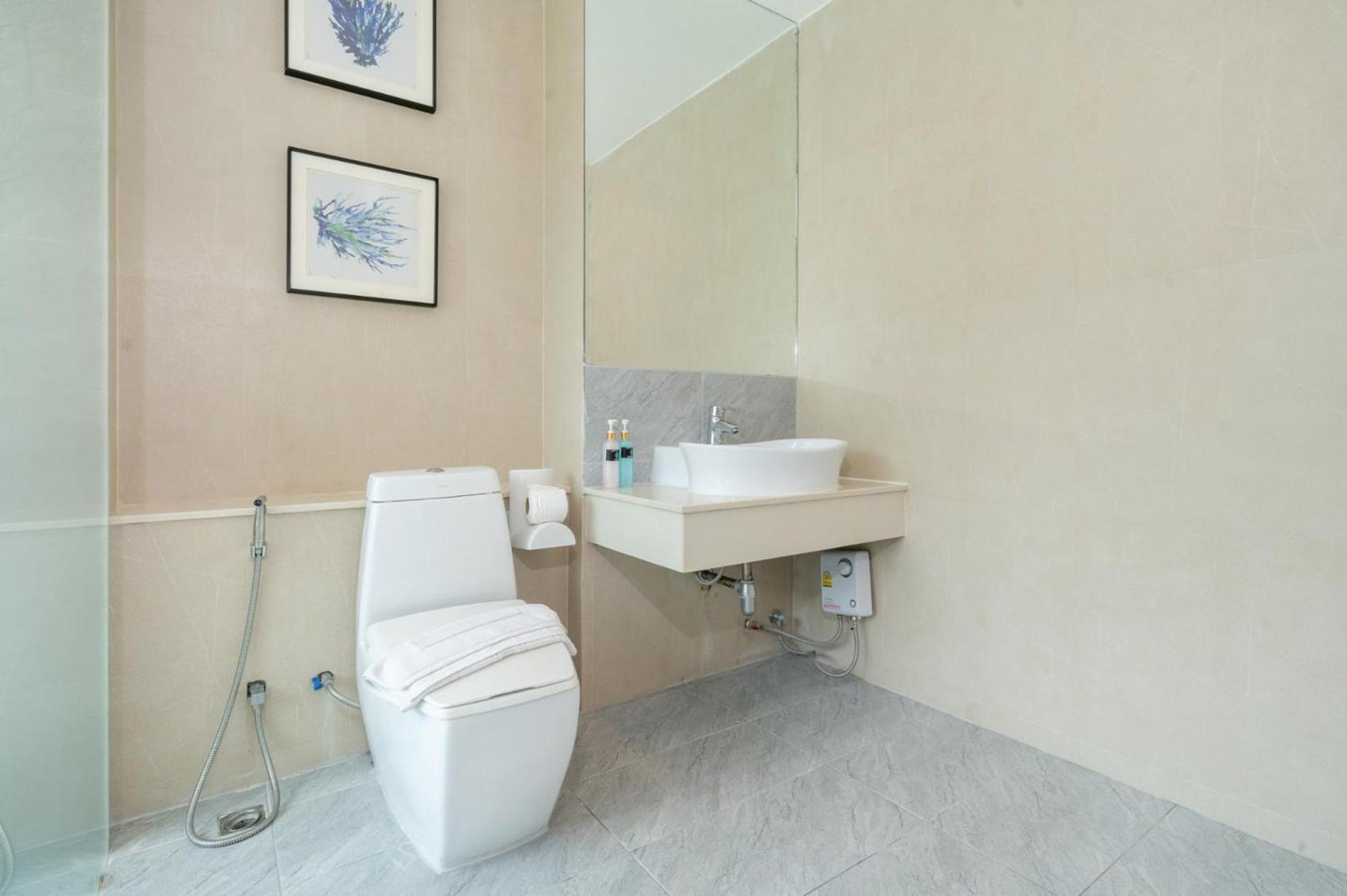 Private Sea View With Jacuzzi At Baycliff Apartment *