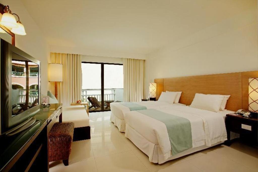 Ramada By Wyndham Phuket Southsea Hotel 4*