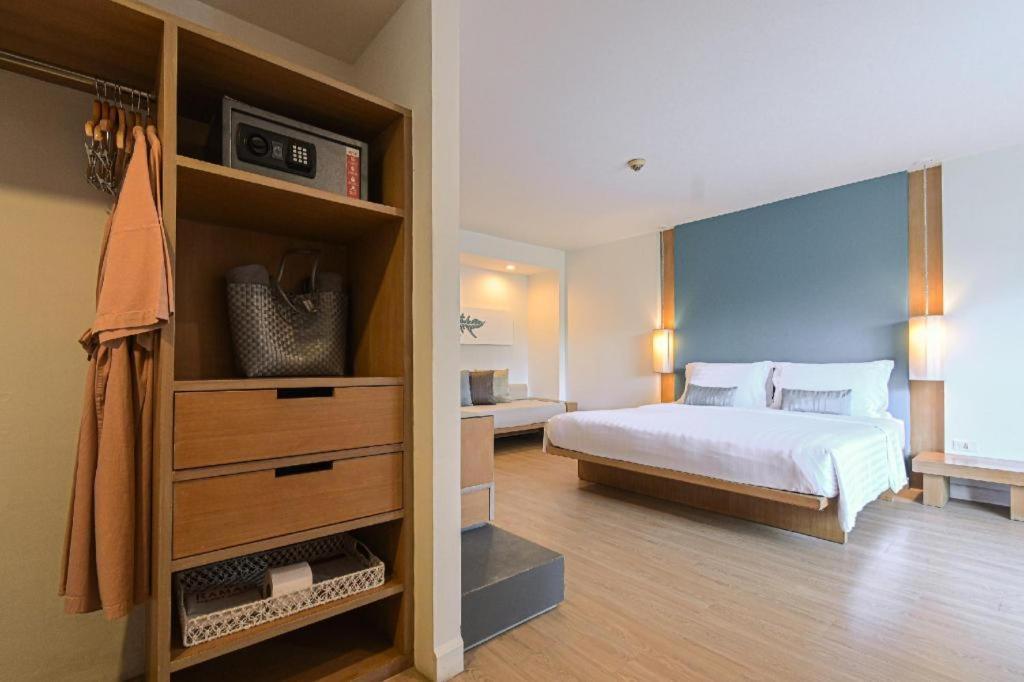 Ramada By Wyndham Phuket Southsea 4*