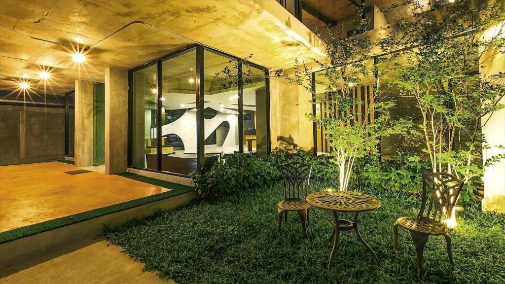 B2 Boutique & Budget Hotel