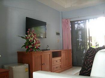 Club Near The By Plh Phuket *