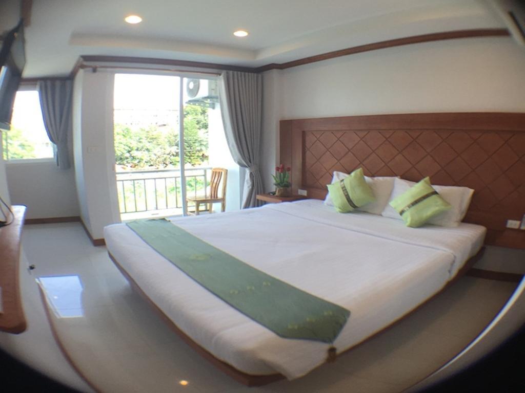 Thira Hotel 3*