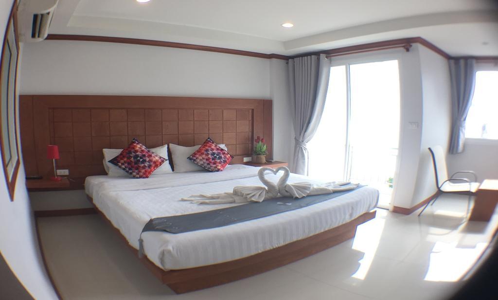 Thira Hotel 3*