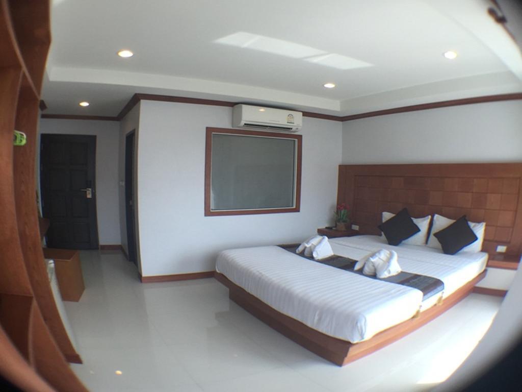 Hotel Thira 3*