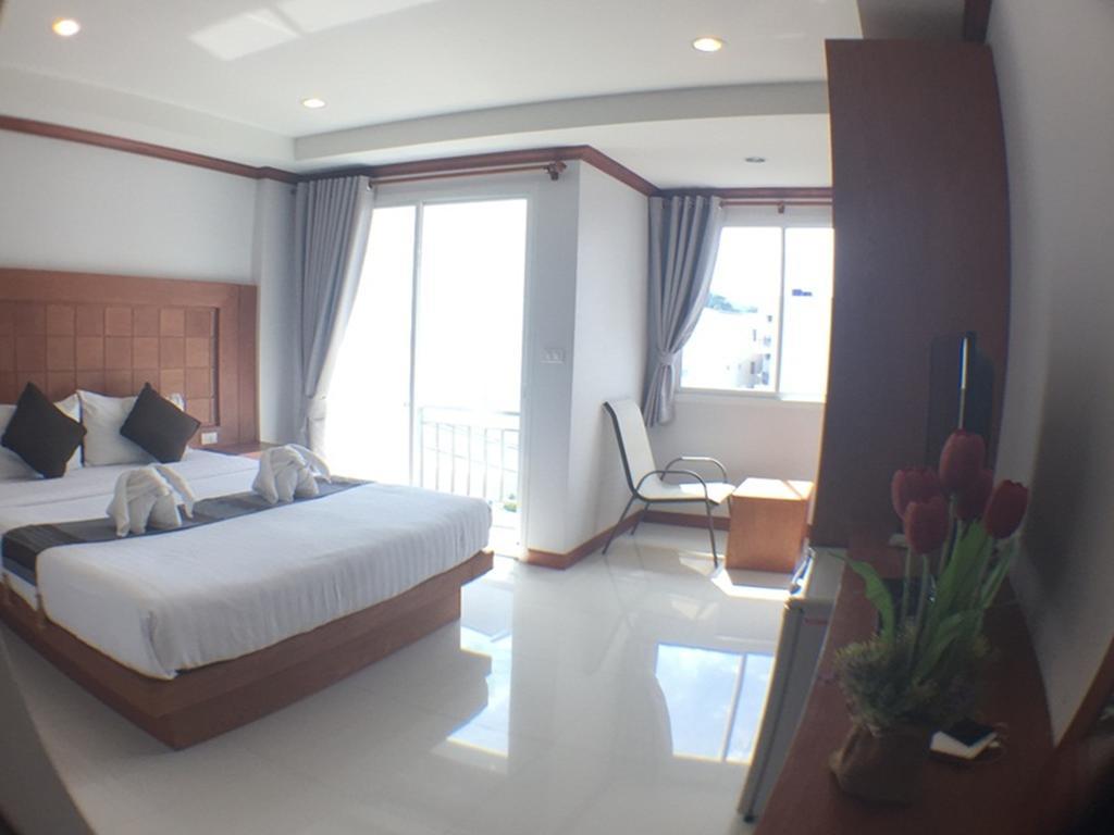 Thira Hotel 3*