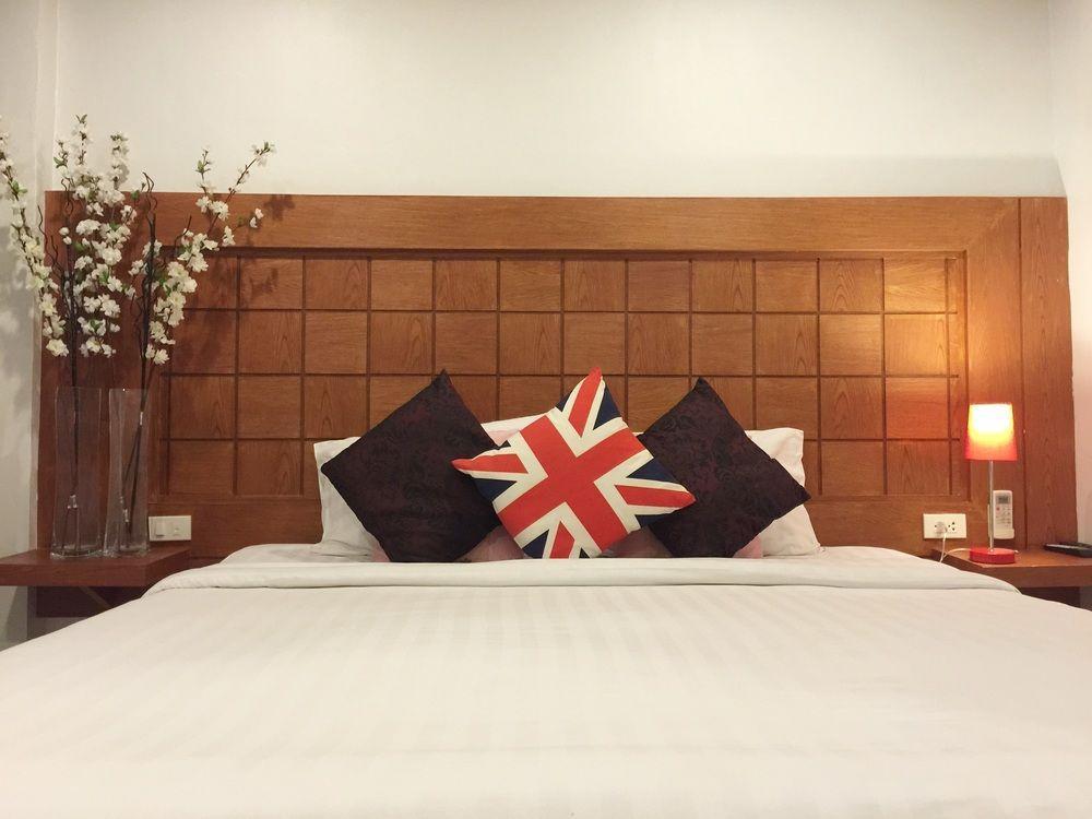 Hotel Thira 3*