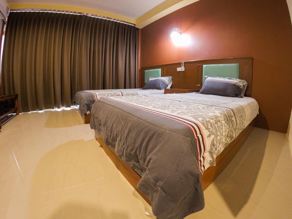 Guest house Madam House Karon