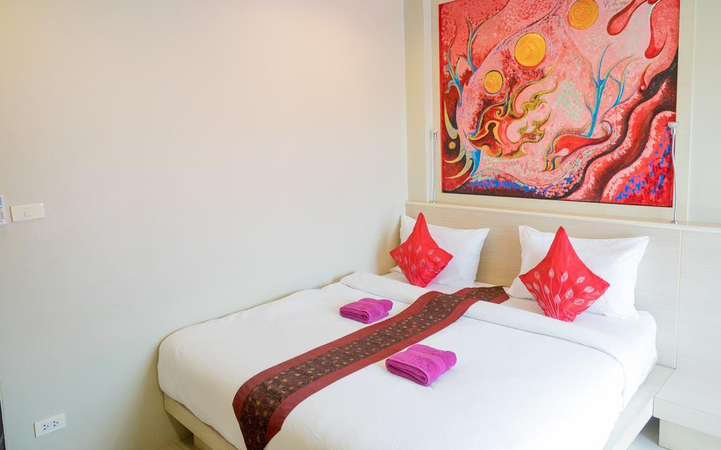 Beehive Magenta Patong *