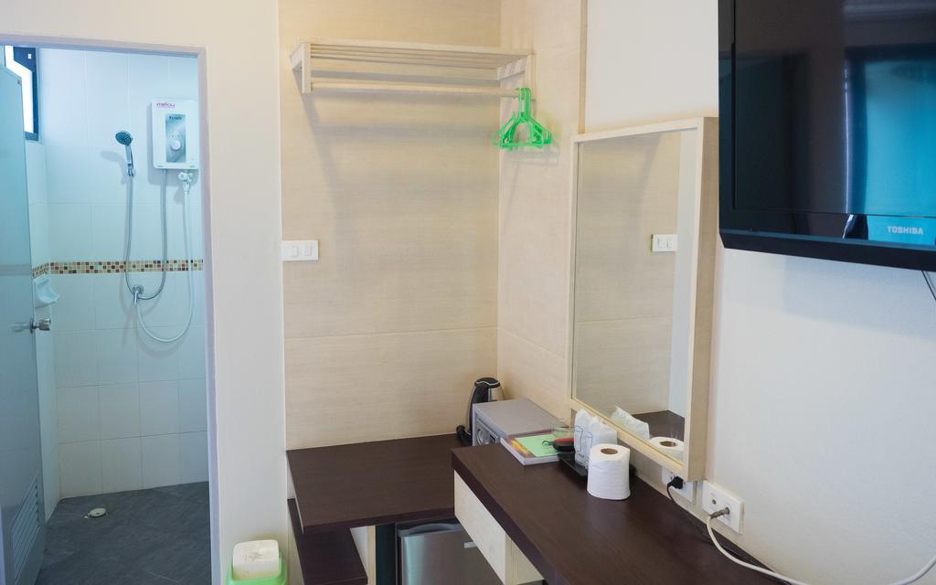 Beehive Magenta Patong