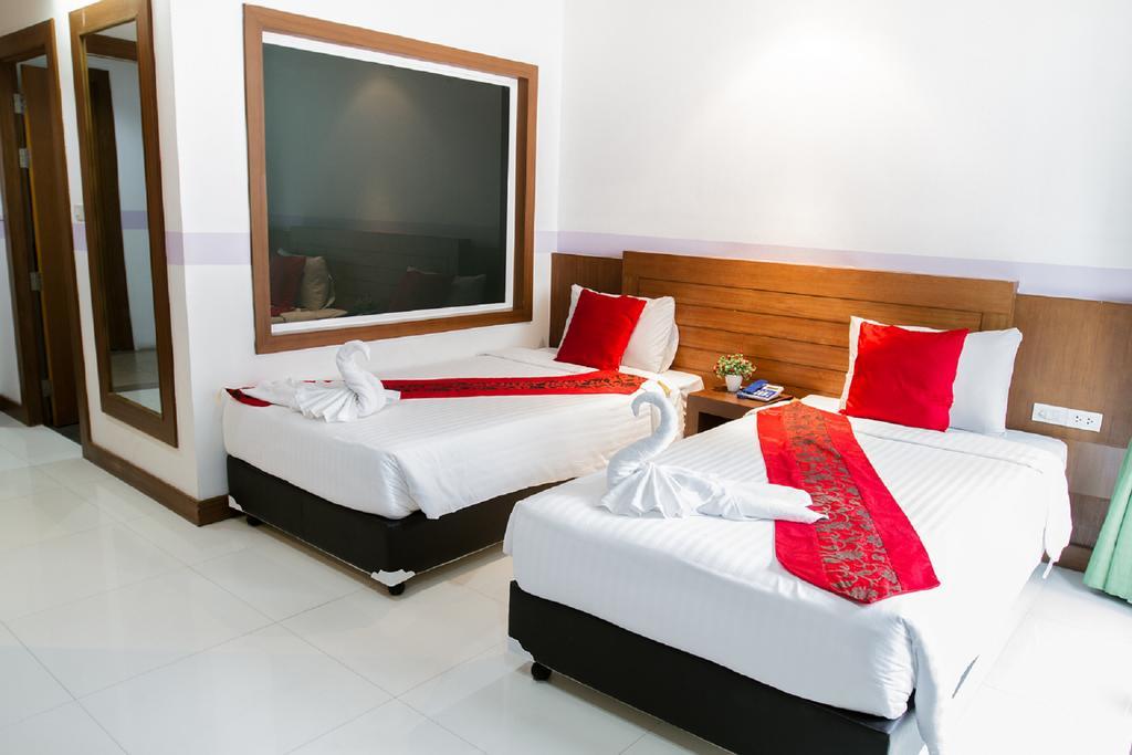 Chana Hotel 3*