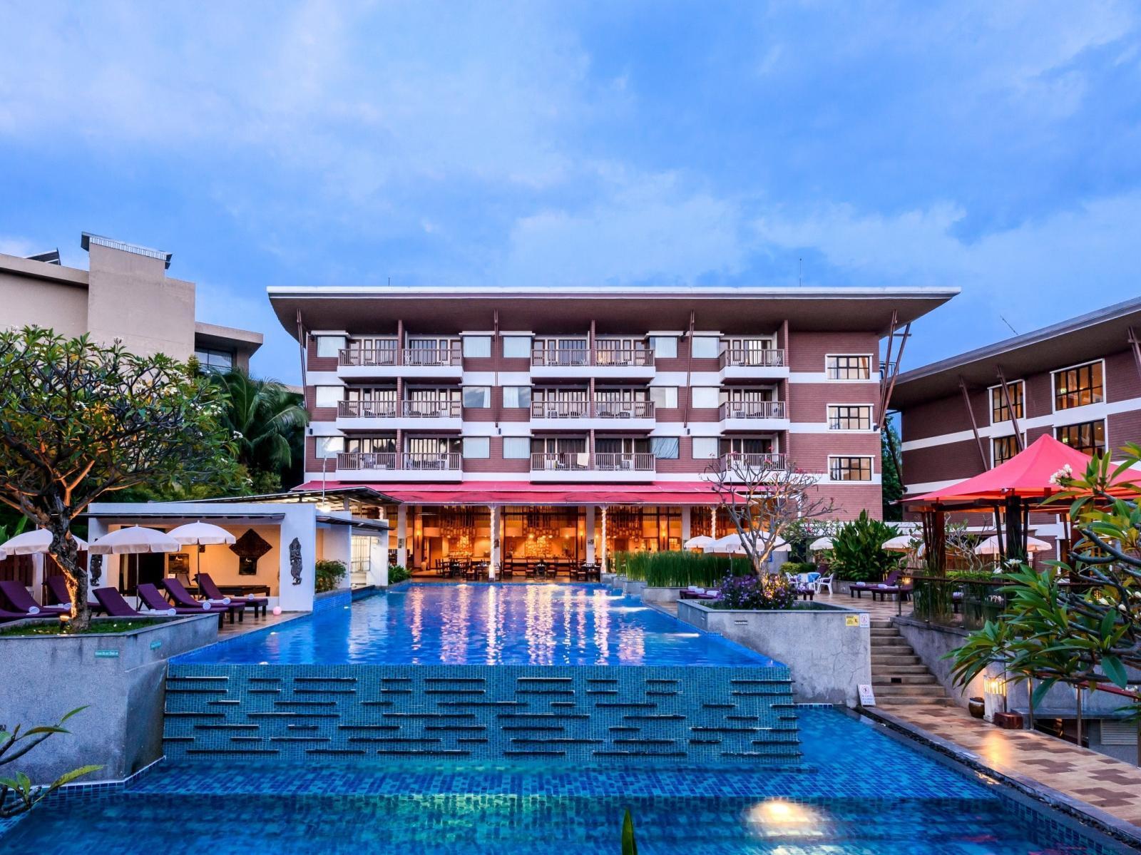 Peach Blossom & Pool - Sha Plus Karon