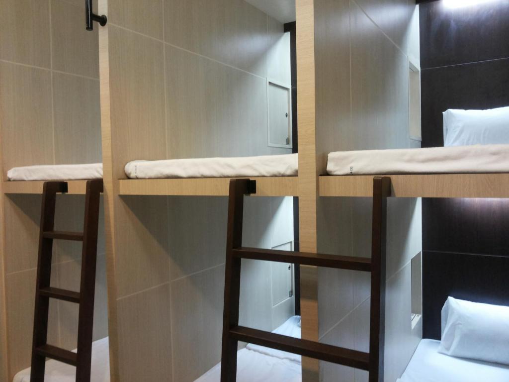 Hostel Beehive Magenta Patong *