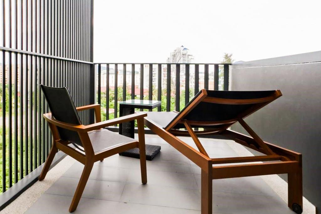 The Deck By Favstay Apartment