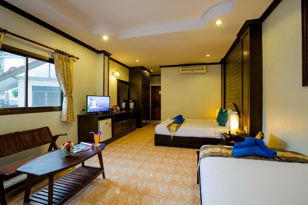 Baan Veerakit Hotel 4*