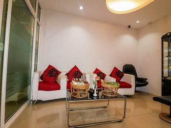 Nida Pattana 47 Central Mall 3*