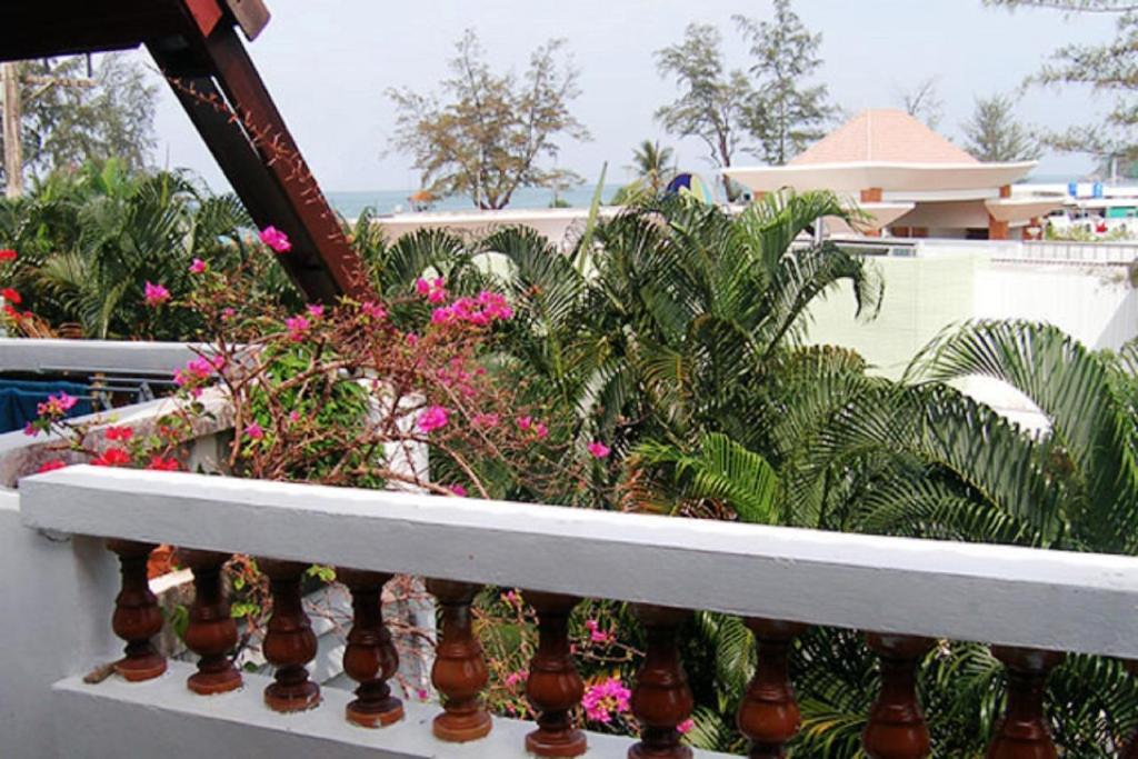 Phuket Golden - Sha Extra Inn 2*