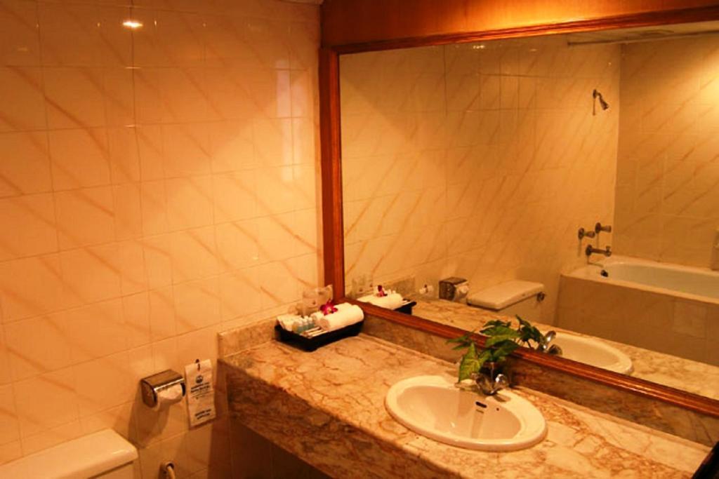 Phuket Golden - Sha Extra Inn Karon