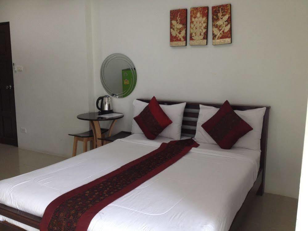 Beehive Magenta Patong Hostel
